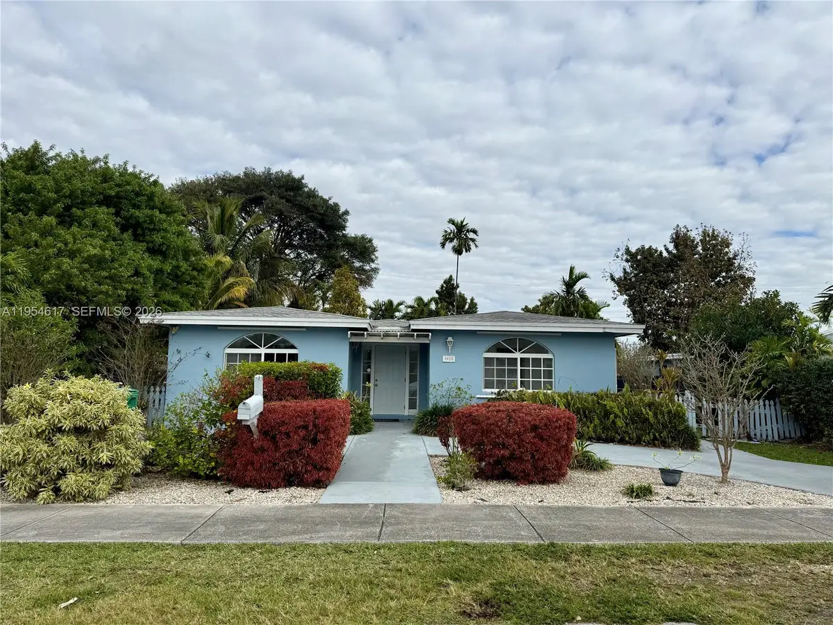 9825 SW 54th St, Miami, FL 33165 - Image #1