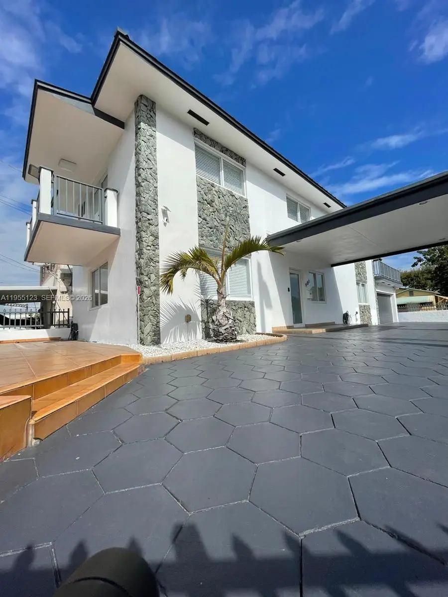 901 NW 22nd Pl, Miami, FL 33125 - Image #1