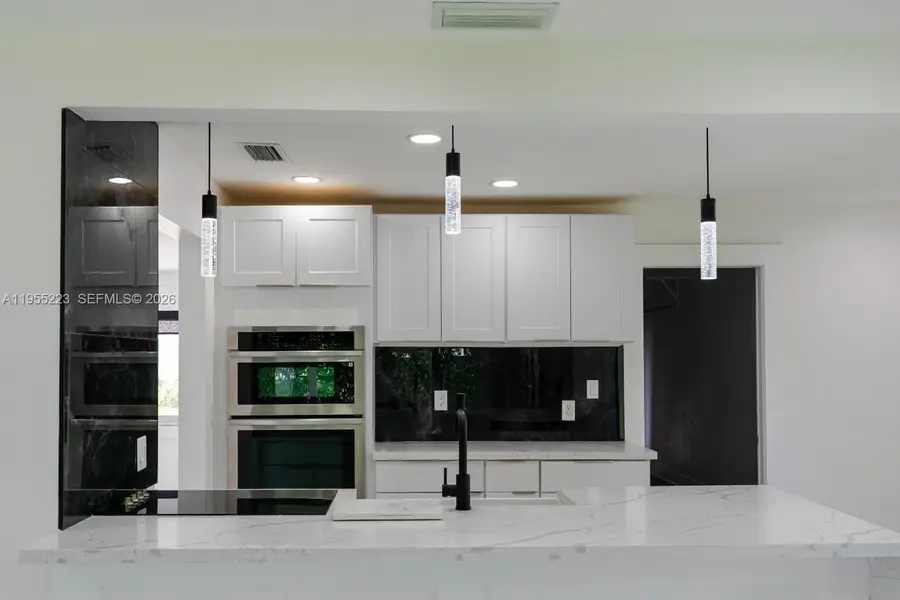 1009 Leisure Ln, Boynton Beach, FL 33426 - Image #2