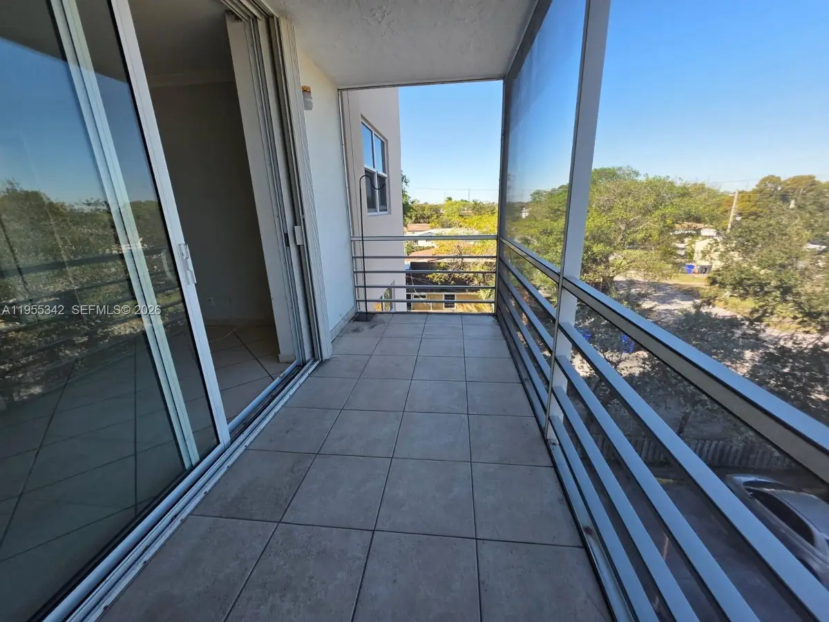 1830 Dixieanna St #406, Hollywood, FL 33020 - Image #1