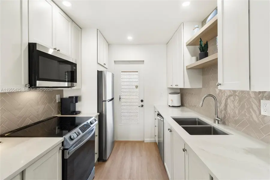 2200 Diana Dr #205, Hallandale Beach, FL 33009 - Image #3