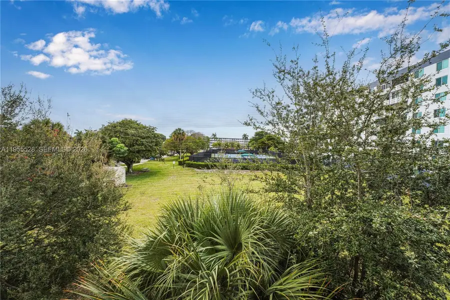 1200 Tallwood Ave #308, Hollywood, FL 33021 - Image #3