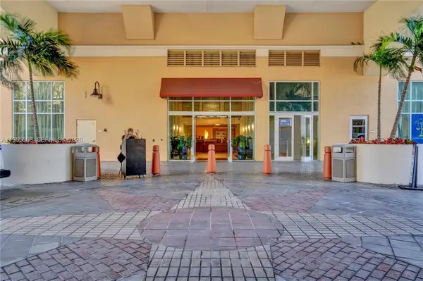 7350 SW 89th St #1402S, Miami, FL 33156