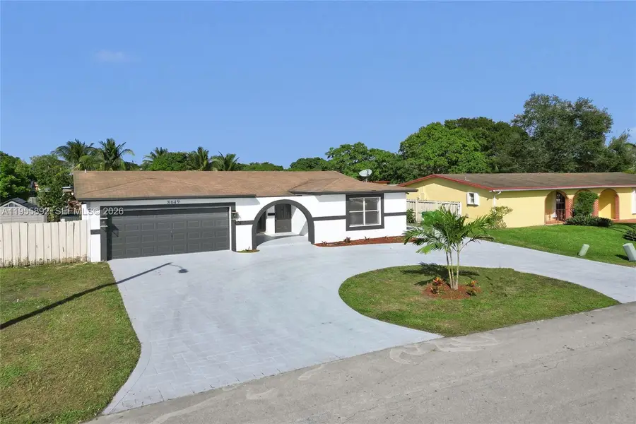 8649 W Long Acre Dr, Miramar, FL 33025 - Image #2