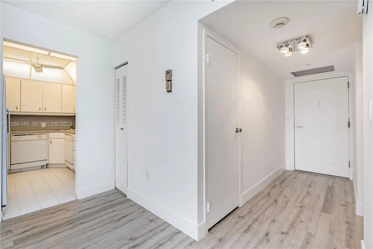 3625 N Country Club Dr #901, Aventura, FL 33180 - Image #1