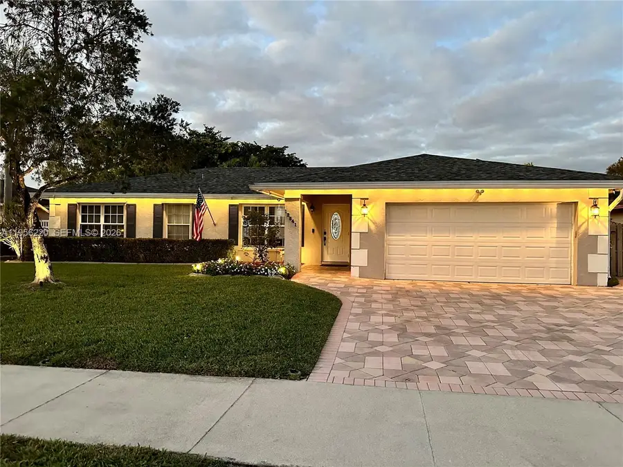 12541 SW 11th Ct, Davie, FL 33325 - Image #2