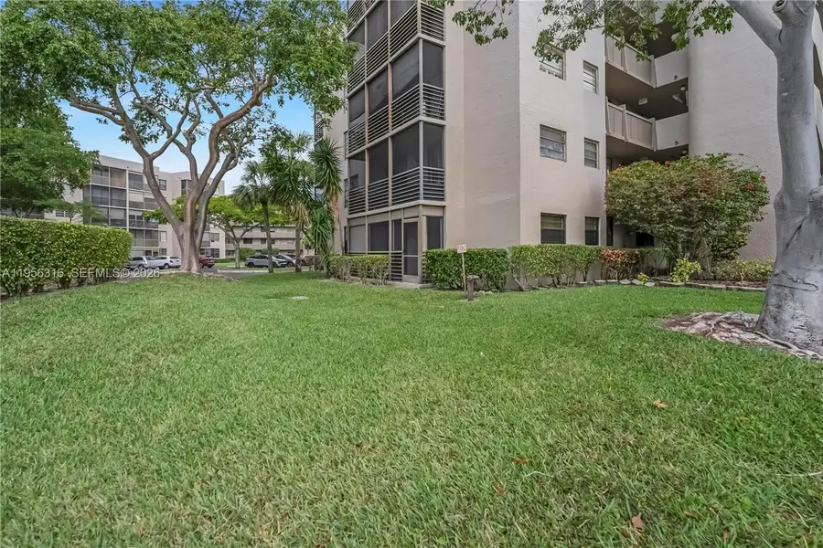 901 Colony Point Cir #123, Pembroke Pines, FL 33026 - Image #3