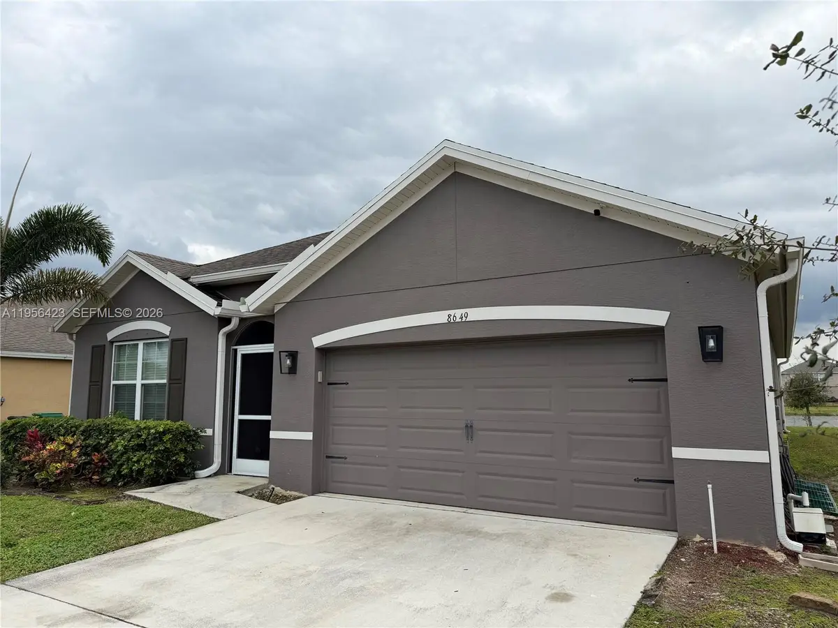 8649 Cobblestone Dr, Fort Pierce, FL 34945 - Image #1