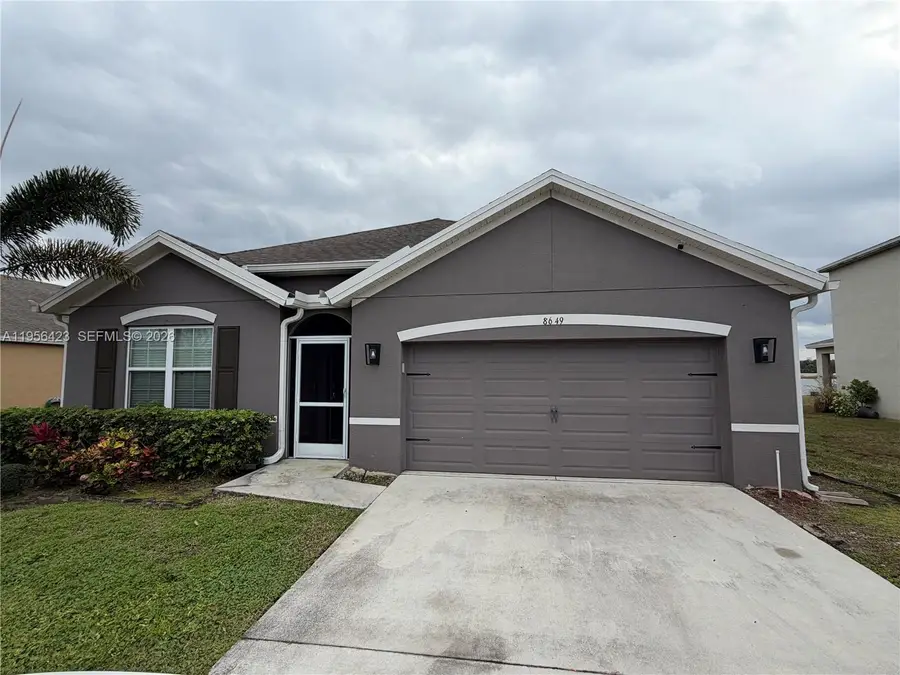 8649 Cobblestone Dr, Fort Pierce, FL 34945 - Image #2