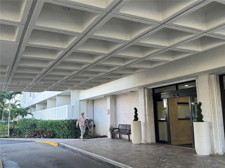 300 Bayview Dr #501, Sunny Isles Beach, FL 33160 - #2