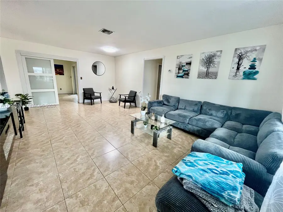 1201 NW 78th Ave, Pembroke Pines, FL 33024 - #2