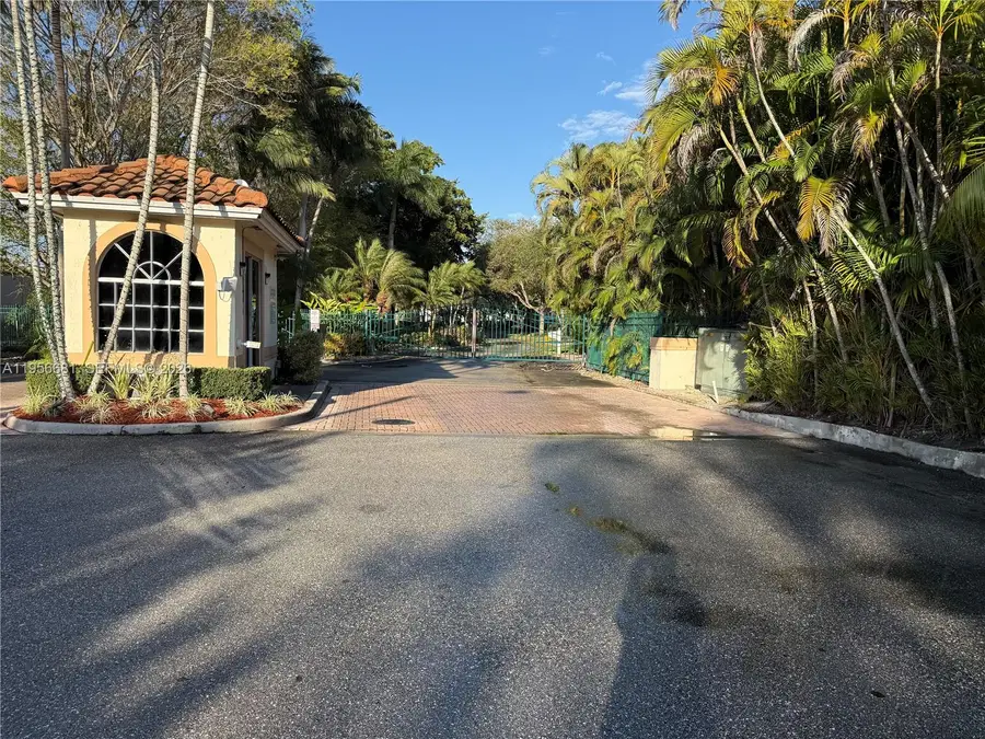 712 W Palm Aire Dr, Pompano Beach, FL 33069 - Image #3