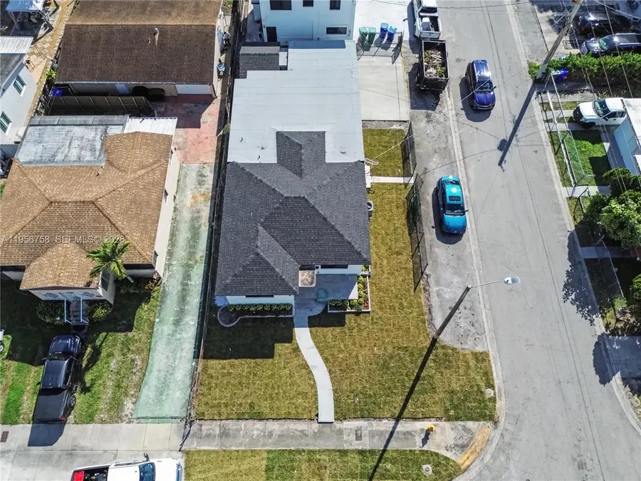 2490 SW 17th St, Miami, FL 33145 - Image #3