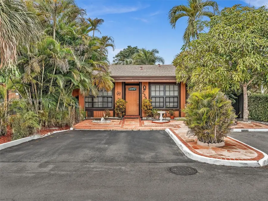 2350 Elm Ct, Pembroke Pines, FL 33026 - #2