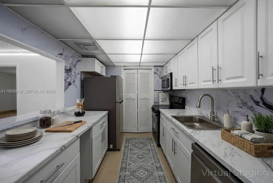 200 Lakeview Dr #101, Weston, FL 33326 - Image #3