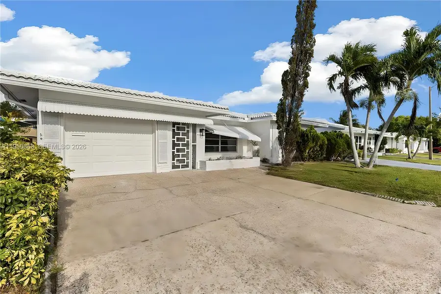 5706 NW 81st Ave, Tamarac, FL 33321 - #2