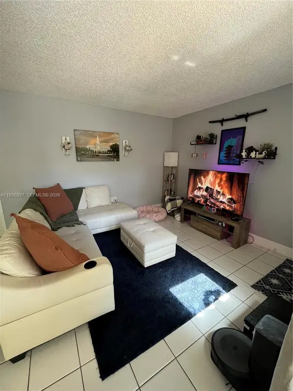 10211 Fontainebleau Blvd #102, Miami, FL 33172