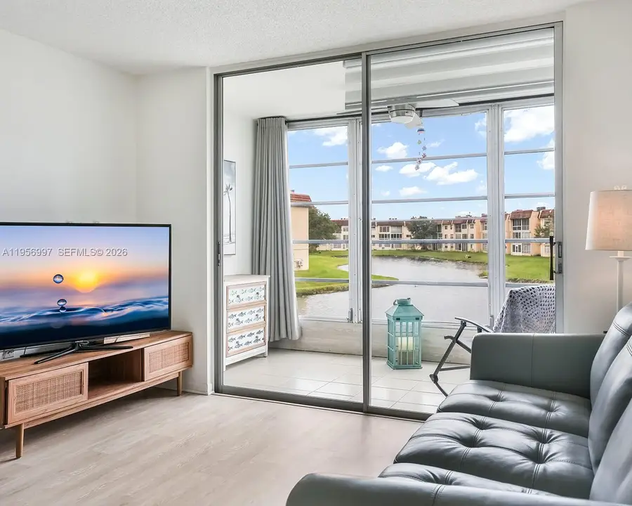 8861 Sunrise Lakes Blvd #205, Sunrise, FL 33322 - Image #3