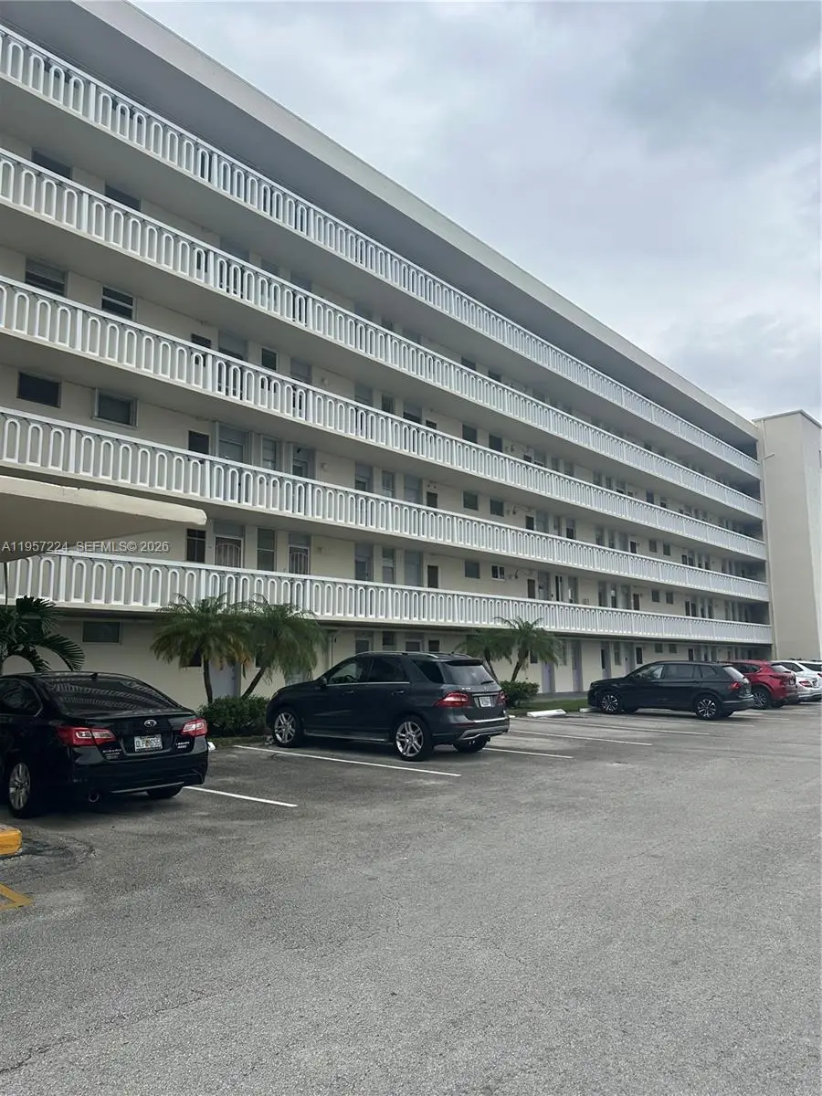 2855 Leonard Dr #H411, Aventura, FL 33160 - Image #2