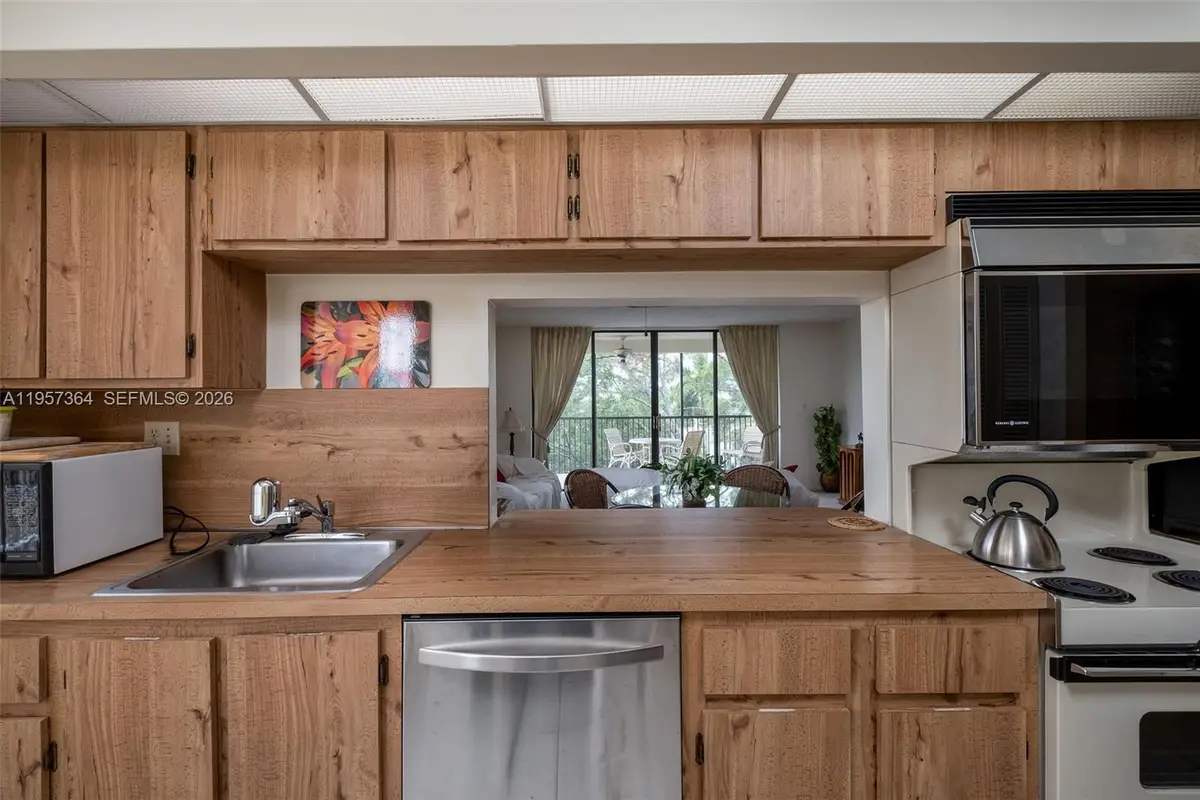 6800 Cypress Rd #501, Plantation, FL 33317 - Image #1