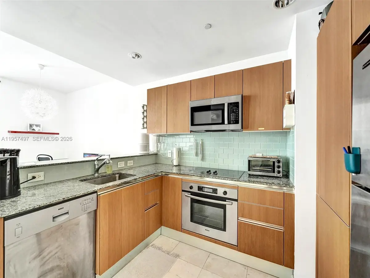 1050 Brickell Ave #2722, Miami, FL 33131 - Image #1