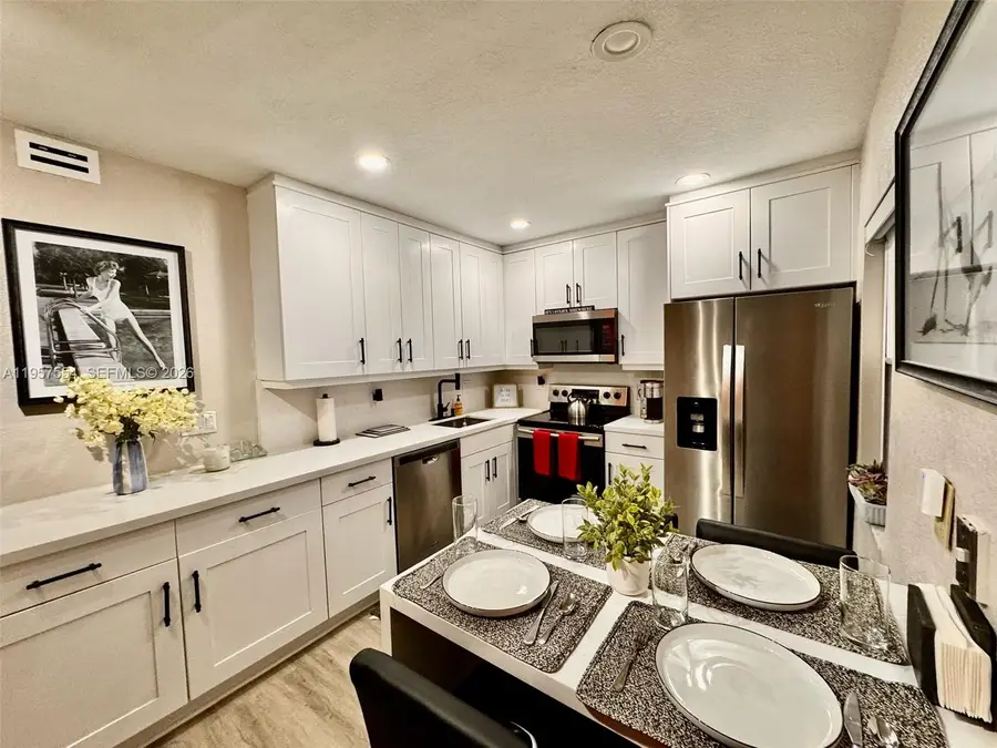 1423 Holly Heights Dr #19, Fort Lauderdale, FL 33304 - Image #2