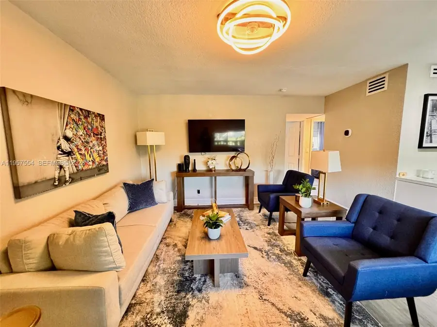 1423 Holly Heights Dr #19, Fort Lauderdale, FL 33304 - Image #3