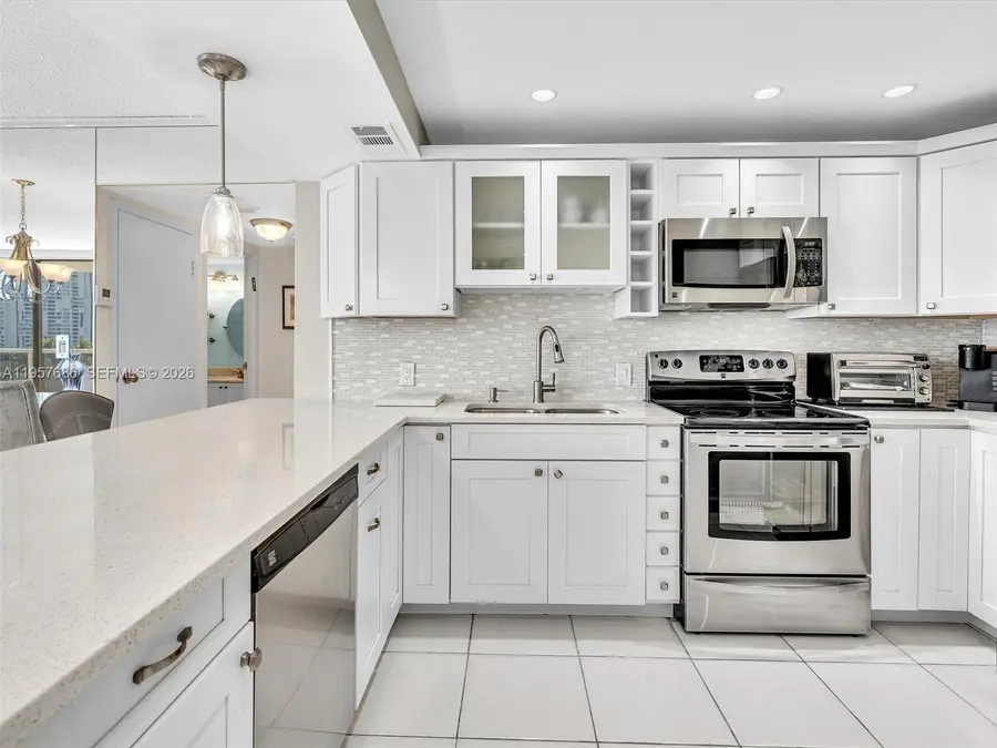 3675 N Country Club Dr #609, Aventura, FL 33180 - Image #3