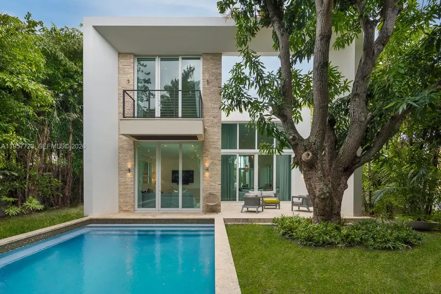 335 W 46th St, Miami Beach, FL 33140 - Image #2