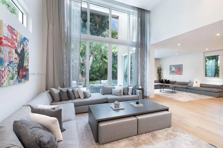 335 W 46th St, Miami Beach, FL 33140 - Image #3