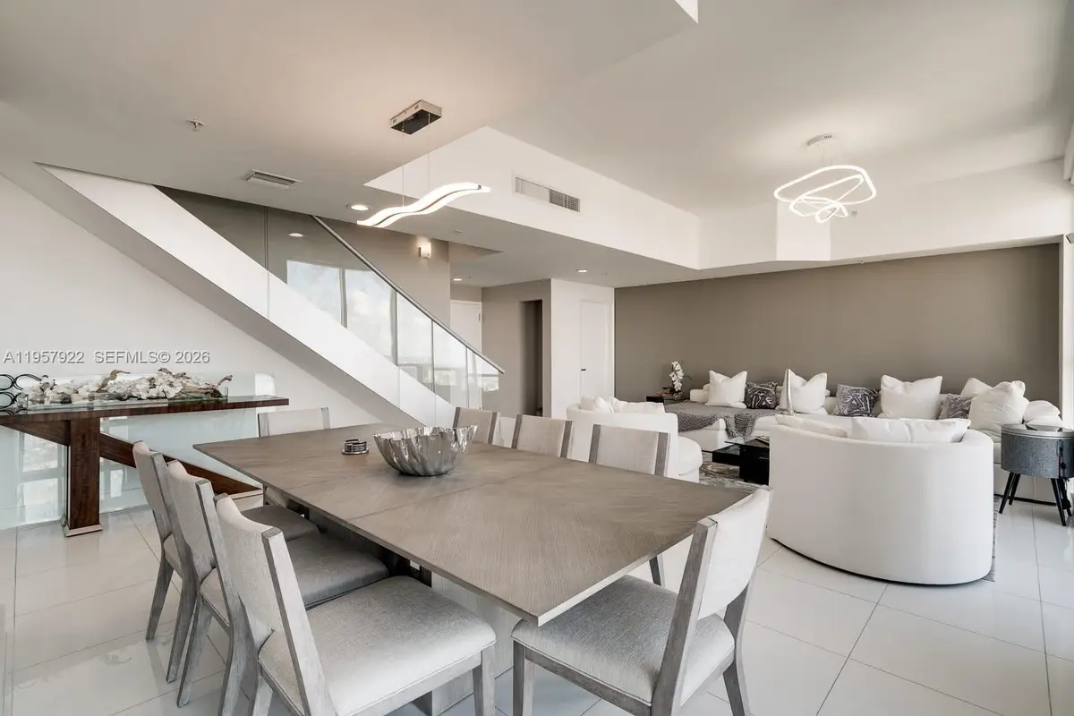 253 NE 2nd St #4904, Miami, FL 33132 - Image #1