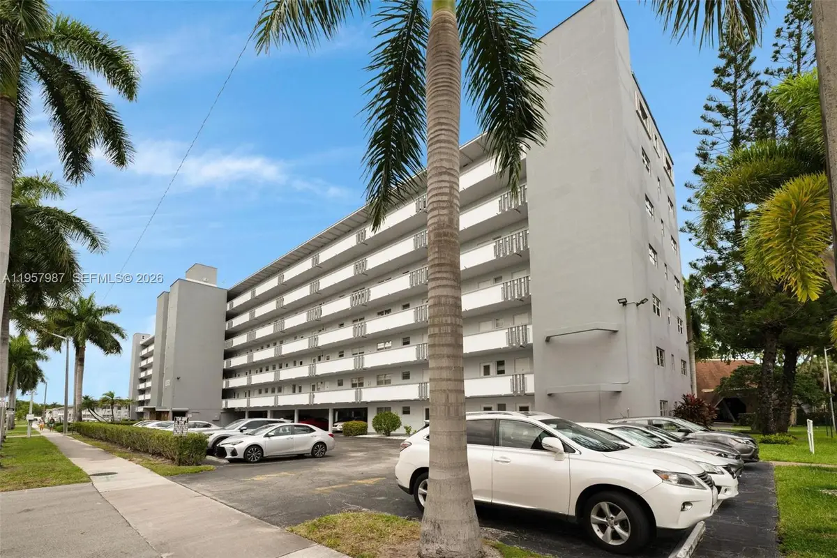 1000 NE 14th Ave #602, Hallandale Beach, FL 33009 - Image #1