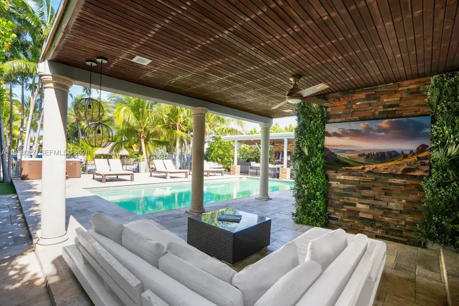 7910 Hawthorne Ave, Miami Beach, FL 33141 - Image #2