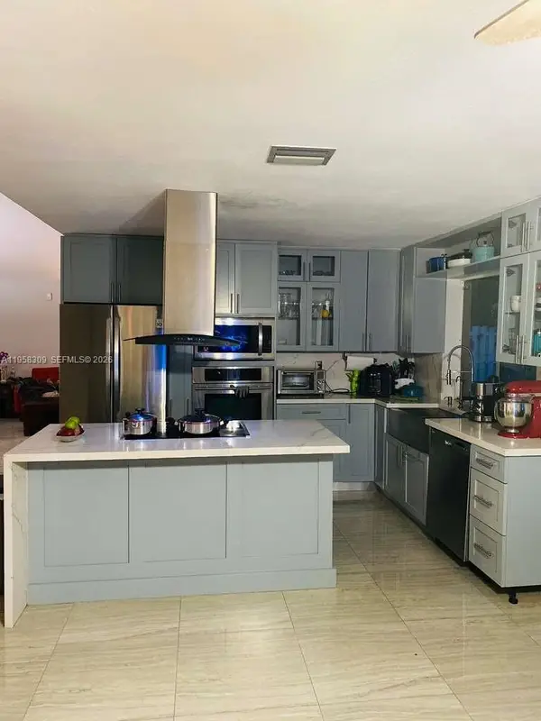 18237 NW 61st Pl, Hialeah, FL 33015