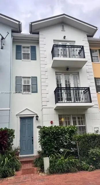 1049 W Heritage Club Cir, Delray Beach, FL 33483 - Image #1