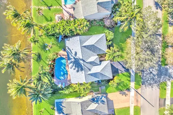 10230 Grove Ln, Cooper City, FL 33328