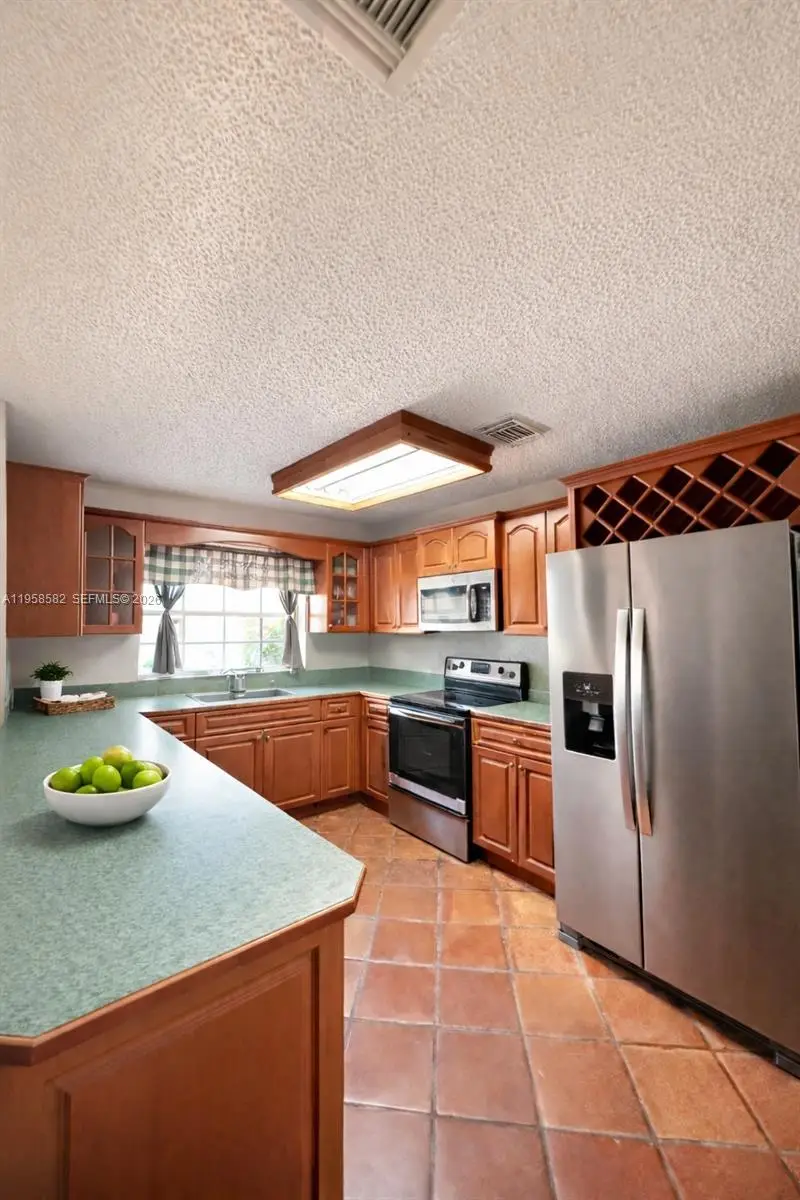 1045 NW 126th Pl, Miami, FL 33182 - Image #3