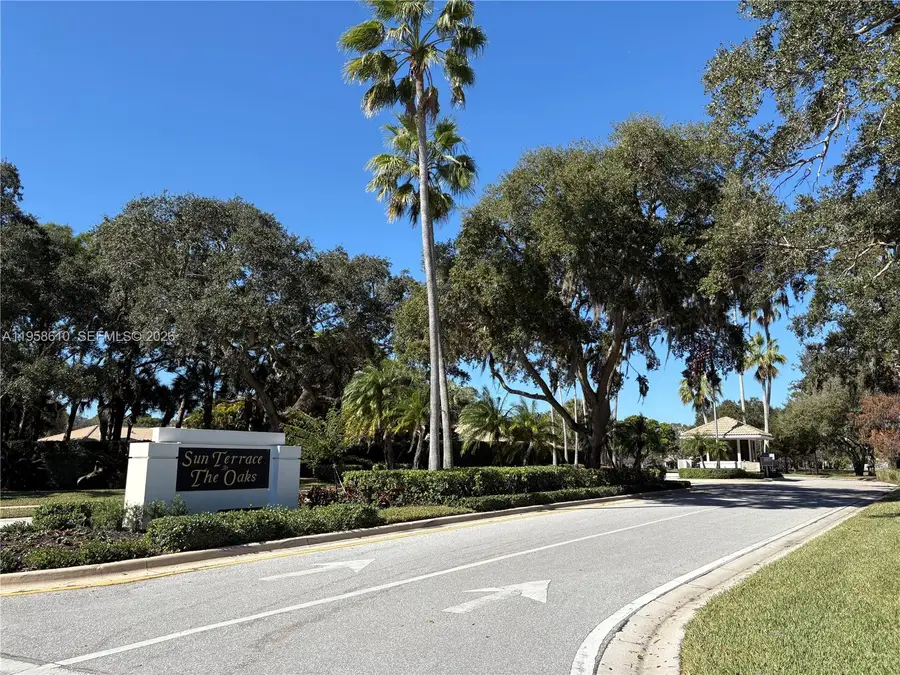 803 Silverleaf Oak Ct, Palm Beach Gardens, FL 33410 - Image #2