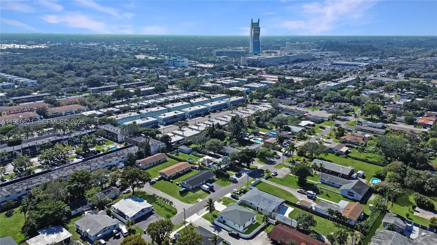 4133 SW 52nd St, Dania Beach, FL 33314 - #3