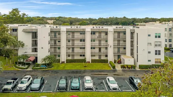 9460 Poinciana Pl #404, Davie, FL 33324