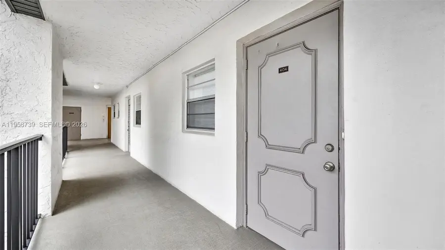 9460 Poinciana Pl #404, Davie, FL 33324 - Image #3