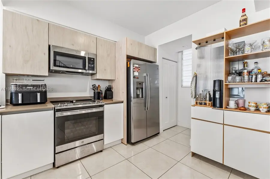 4150 N Oak Pl, Dania Beach, FL 33314 - #2