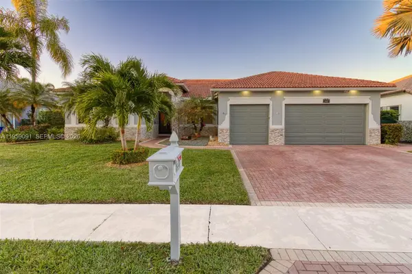 15959 SW 6th St, Pembroke Pines, FL 33027