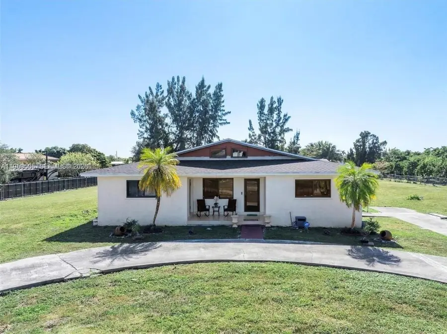 19530 SW 210th St, Miami, FL 33187 - #2