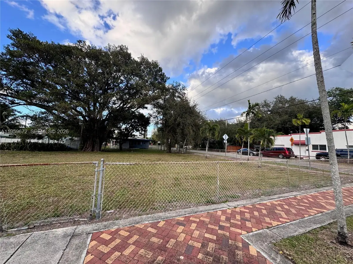 204 SW 3rd St, Dania Beach, FL 33004 - #1