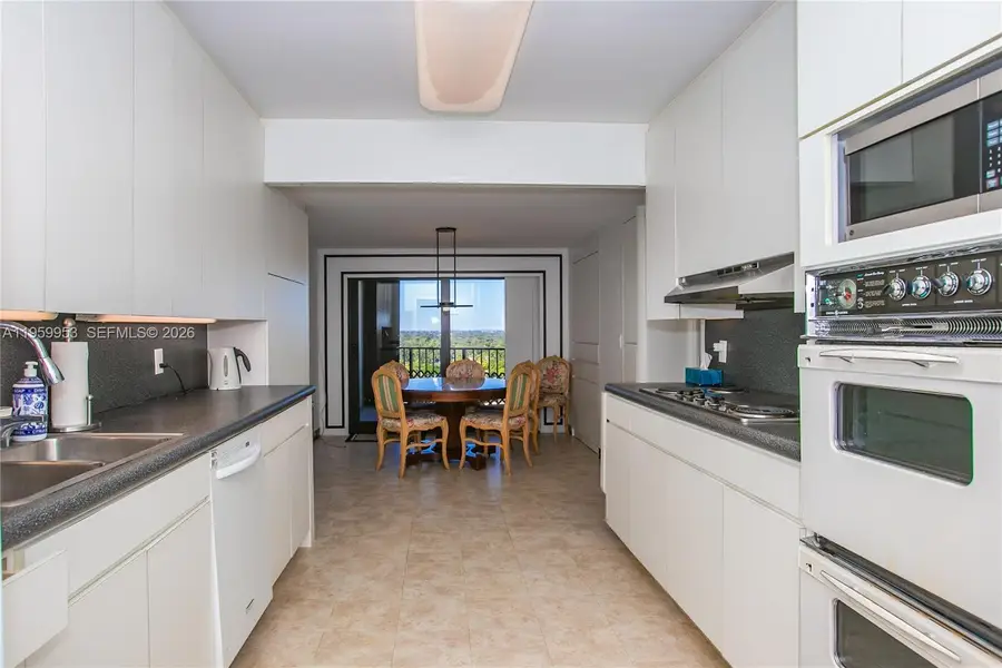 1800 NE 114th St #1810, Miami, FL 33181 - Image #3