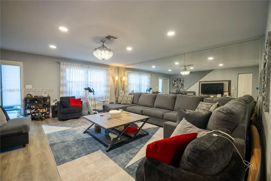 898 NW 47th St, Deerfield Beach, FL 33064 - Image #2