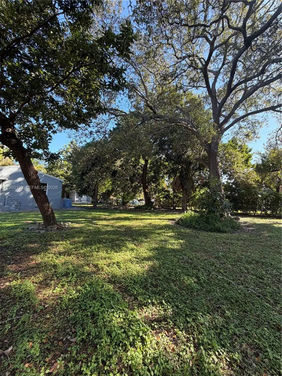 1060 NW 44th St, Miami, FL 33127 - Image #2