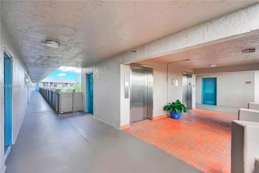 900 Colony Point Cir #505, Miramar Pembroke Pines, FL 3306 - Image #2