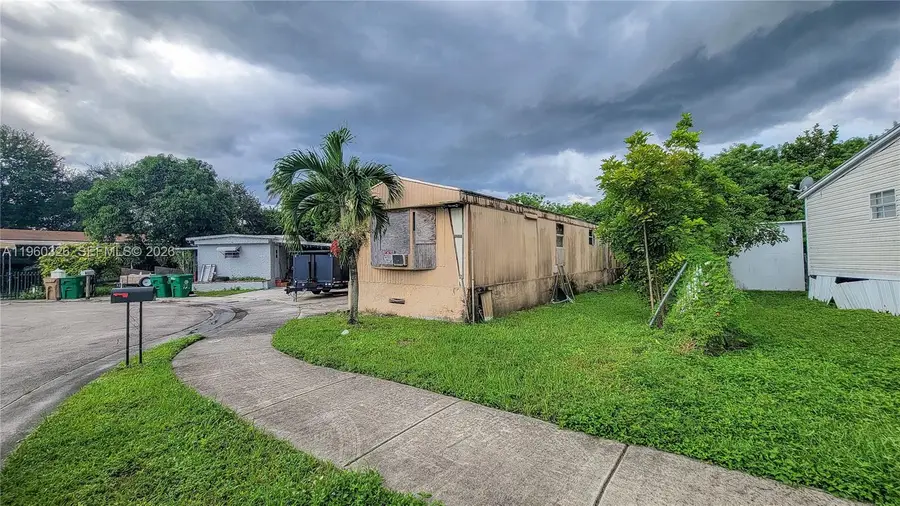 721 SW 134th Ter, Davie, FL 33325 - Image #2